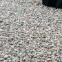 Schots graniet split in de tuin